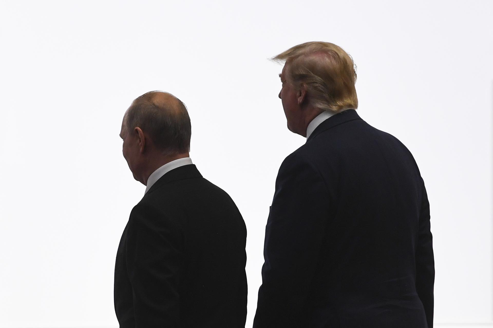El presidente ruso, Vladimir Putin (i), y su homólogo estadounidense, Donald Trump (d), en una fotografía de archivo. EFE/ Lukas Coch