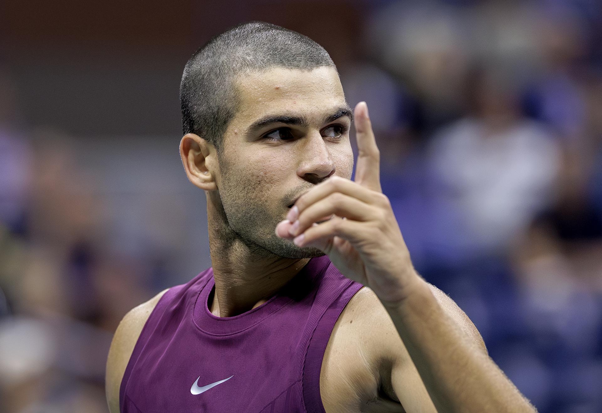 El español Carlos Alcaraz (número 2 del mundo) avanzó este miércoles a la tercera ronda del Abierto de Estados Unidos. EFE/EPA/CRISTOBAL HERRERA ULASHKEVICH