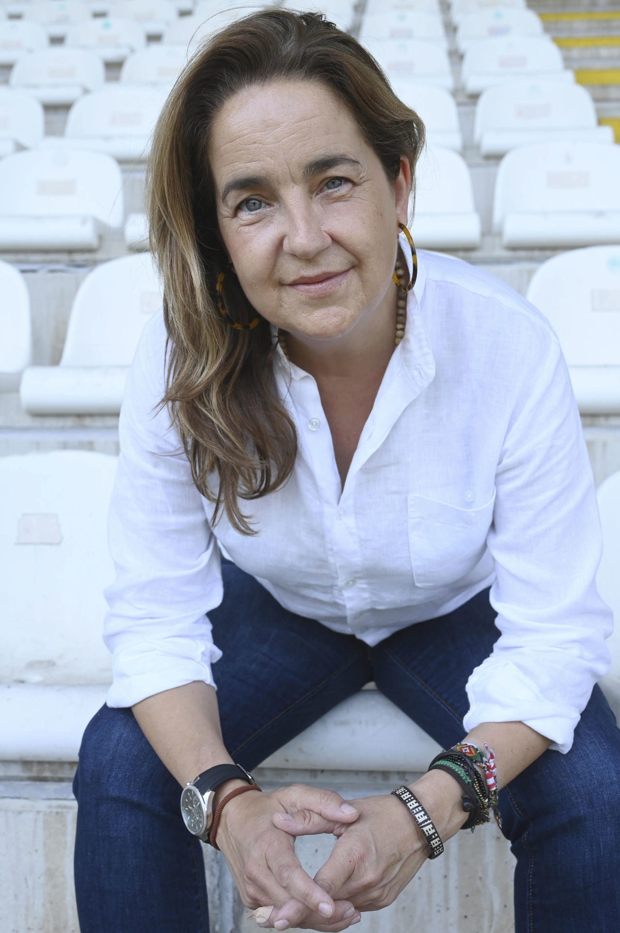 La Cultural Leonesa ha mejorado "entre un 30 y 40 por ciento el límite salarial fijado inicialmente, ha confirmado en entrevista concedida a EFE la consejera delegada de la entidad, Natividad "Natichu" Alvarado (en la imagen). De esta manera, a pesar de ser un equipo recién ascendido a LaLiga Hypermotion y que, por tanto, figurará entre los que cuenten con un límite salarial más bajo ha podido, según reiteró, "partir en una menor desventaja de la que se preveía en un principio" con el respaldo, entre otros apartados, de la propia afición que va a lograr superar su registro de abonados para situarse en el límite máximo establecido de 10.000. EFE/ J.casares
