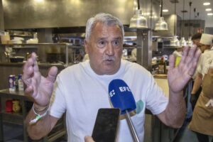 El Mejor Maestro Artesano Pastelero de Europa en 1990 y en 2022, Paco Torreblanca, durante su participación en el MAMA Festival Gastronómico, que ha reunido en el municipio riojano de Ezcaray a cocineros que suman, en total, 16 estrellas Michelin y 32 soles Repsol. EFE/Raquel Manzanares