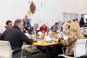 Fotografía cedida del presidente Yamandú Orsi hablando en un Consejo de Ministros este 28 de agosto de 2025, en Montevideo (Uruguay). EFE/ Camilo dos Santos Ayala / Presidencia de Uruguay