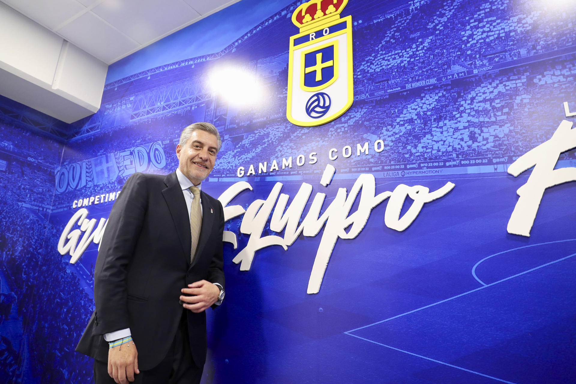 El mexicano Martín Peláez, presidente del Real Oviedo español, en un momento de la entrevista con la Agencia EFE. EFE/ J. L. Cereijido

