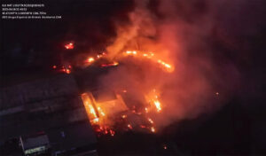 Captura de vídeo del Grupo Especial de drones de los Bomberos de la Comunidad de Madrid del incendio de Colmenar Viejo, que se inició en la tarde del lunes y que hasta el momento ha quemado 160 hectáreas de terreno y está ya estabilizado. EFE/Comunidad de Madrid // SOLO USO EDITORIAL/SOLO DISPONIBLE PARA ILUSTRAR LA NOTICIA QUE ACOMPAÑA (CRÉDITO OBLIGATORIO)