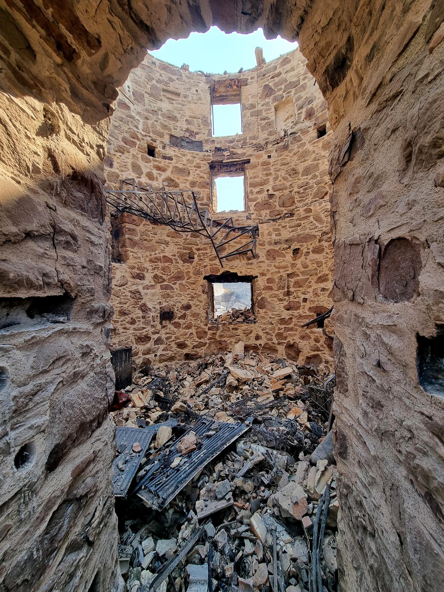 Imagen de daños causados por el fuego en la isla de Quíos. EFE/EPA/KOSTAS KOURGIAS