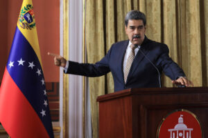 Fotografía cedida por prensa del Palacio de Miraflores del presidente de Venezuela, Nicolás Maduro, hablando en una rueda de prensa este viernes, en el Palacio Federal Legislativo en Caracas (Venezuela). EFE/ Palacio de Miraflores