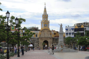 Fotografía de archivo del Camellón de los Mártires frente a la Torre del reloj, en Cartagena de Indias (Colombia). EFE/ Ricardo Maldonado Rozo