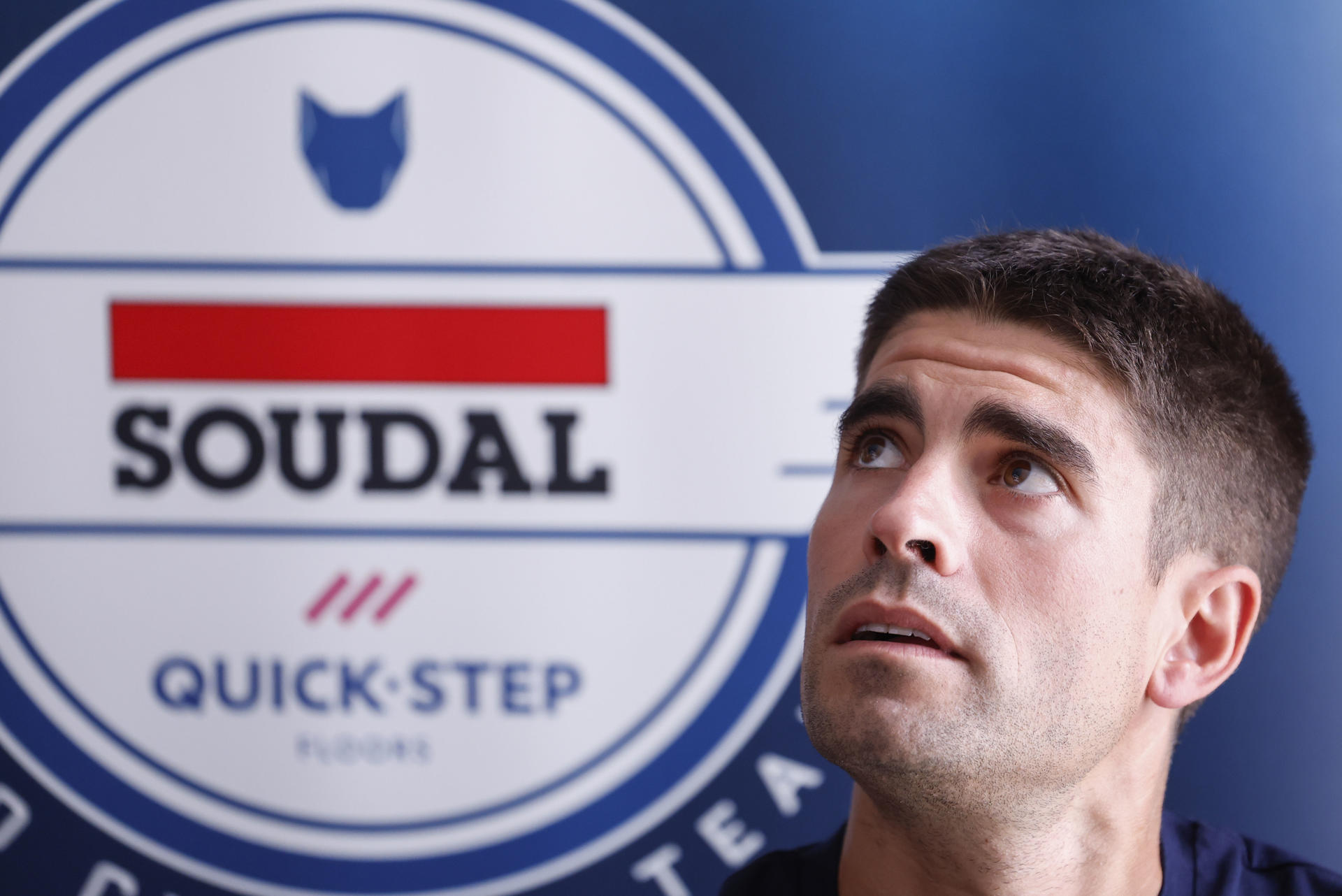 - El ciclista alavés Mikel Landa (Soudal-Quick Step) llega a la salida de Turín de la 80ª Vuelta a España con "ambición y ganas" de intentar ganar una etapa, pero consciente de que deberá comprobar definitivamente su recuperación tras haber competido tan solo hace un par de semanas en la Vuelta a Burgos después de su grave caída en la primera etapa del Giro de Italia. EFE/ Javier Lizón