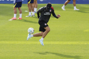 Simeone, durante el entrenamiento de este viernes. EFE/Mariscal