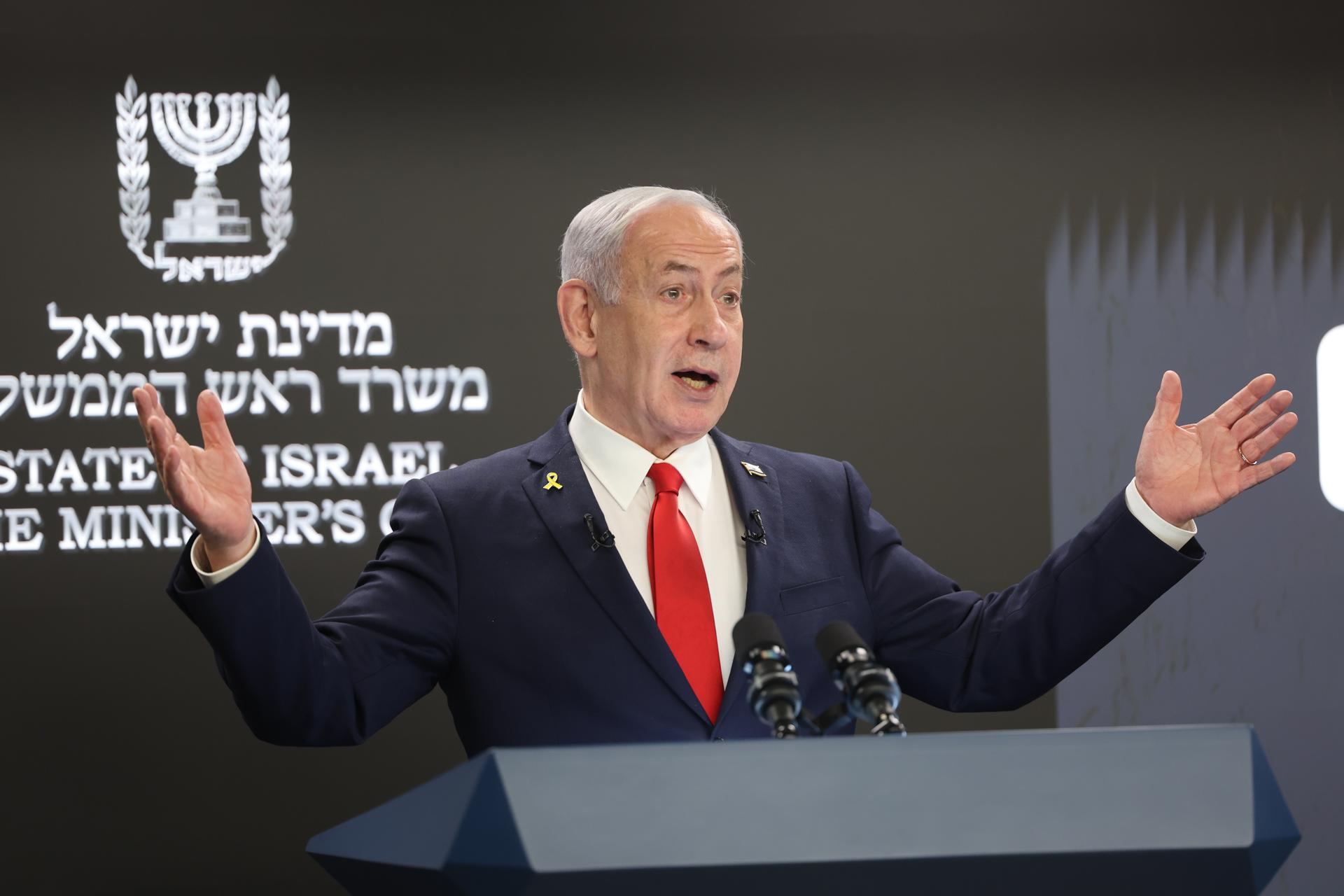 El primer ministro israelí, Benjamin Netanyahu, comparece ante la prensa internacional en su oficina de Jerusalén. EFE/EPA/ABIR SULTAN / POOL
