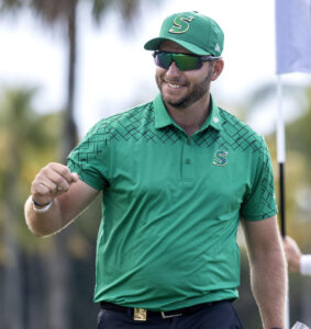 Fotografía de archivo del sudafricano Dean Burmester, quien este domingo se proclamó campeón del LIV Golf Chicago al imponerse en el 'playoff' de desempate a los españoles Jon Rahm y Josele Ballester.  EFE/EPA/CRISTOBAL HERRERA-ULASHKEVICH