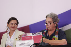 La coordinadora de la iniciativa ISOQuito de la Articulación Feminista Marcosur (AFM), Lucy Garrido (d), habla junto a la presidenta ejecutiva del Instituto Nacional de las Mujeres de Costa Rica, Yerlin Zúñiga Céspedes, en la decimosexta Conferencia Regional sobre la Mujer de América Latina y el Caribe, este miércoles, en Ciudad de México (México). EFE/ Sáshenka Gutiérrez