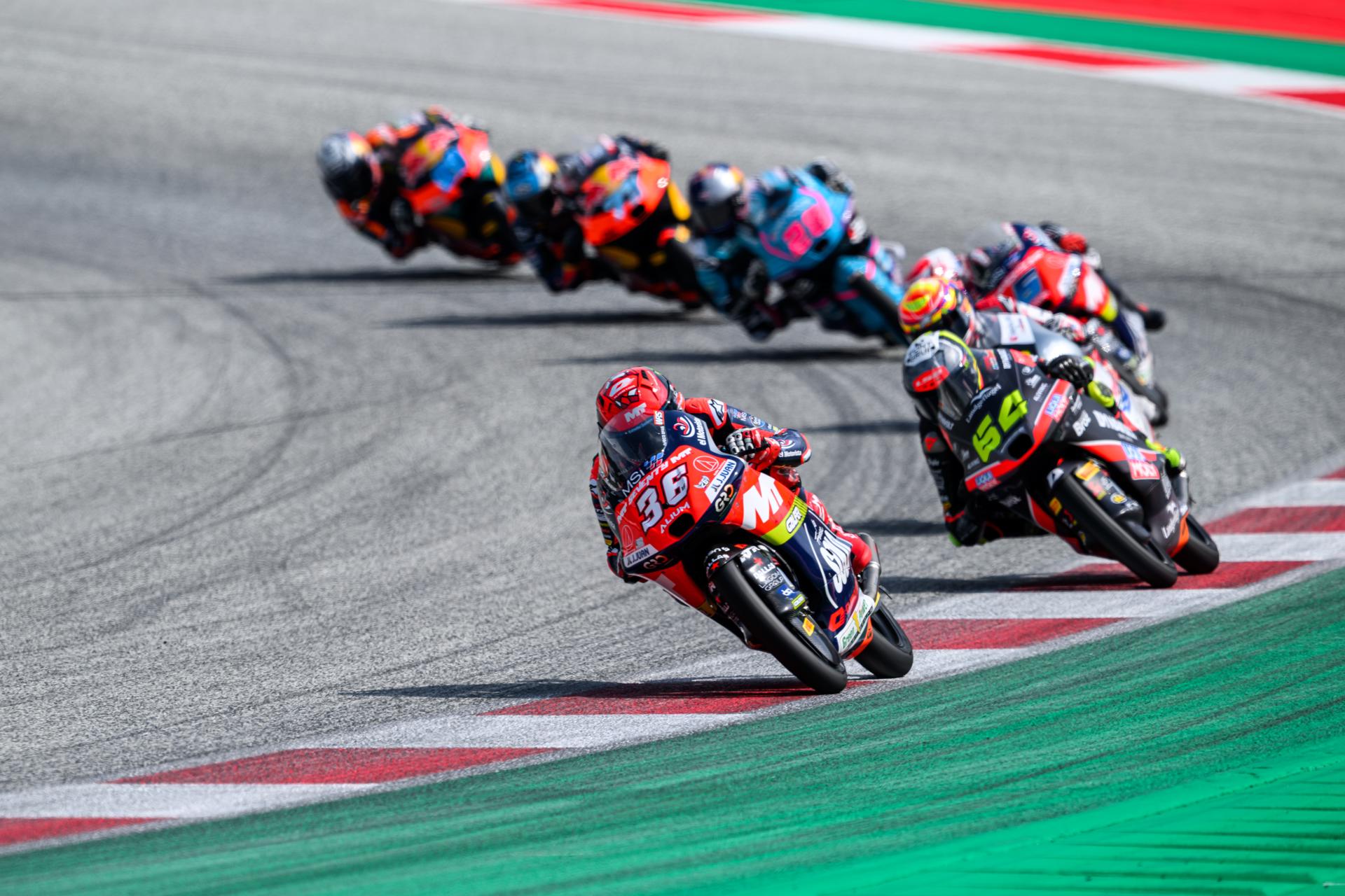 El piloto español Ángel Piqueras durante la carrera de Moto3 de este domingo en el podio del Red Bull Ring de Spielberg (Austria). EFE/MAX SLOVENCIK

