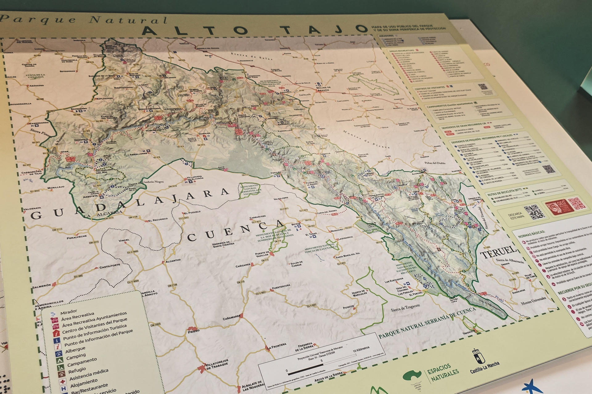 Con una superficie de más de 100.000 hectáreas, sobre todo en la provincia de Guadalajara aunque también de Cuenca, y con una totalidad de 44 municipios, el Parque Natural del Alto Tajo cumple en 2025 los 25 años de su declaración, siendo ejemplo de proyectos de conservación y motor de desarrollo para una de las zonas más despobladas de España.-EFE/ Beatriz Retuerta