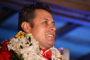 El candidato a la Vicepresidencia de Bolivia por el Partido Demócrata Cristiano (PDC), Edman Lara, durante un acto de campaña, este lunes, 18 de agosto, en El Alto (Bolivia). EFE/Luis Gandarillas
