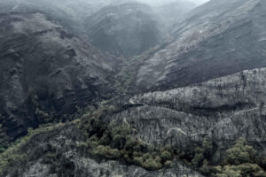 Superficie calcinada por el peor incendio de la historia de Galicia, el de Larouco (Ourense), estabilizado tras arrasar 30.000 hectáreas. EFE/Brais Lorenzo