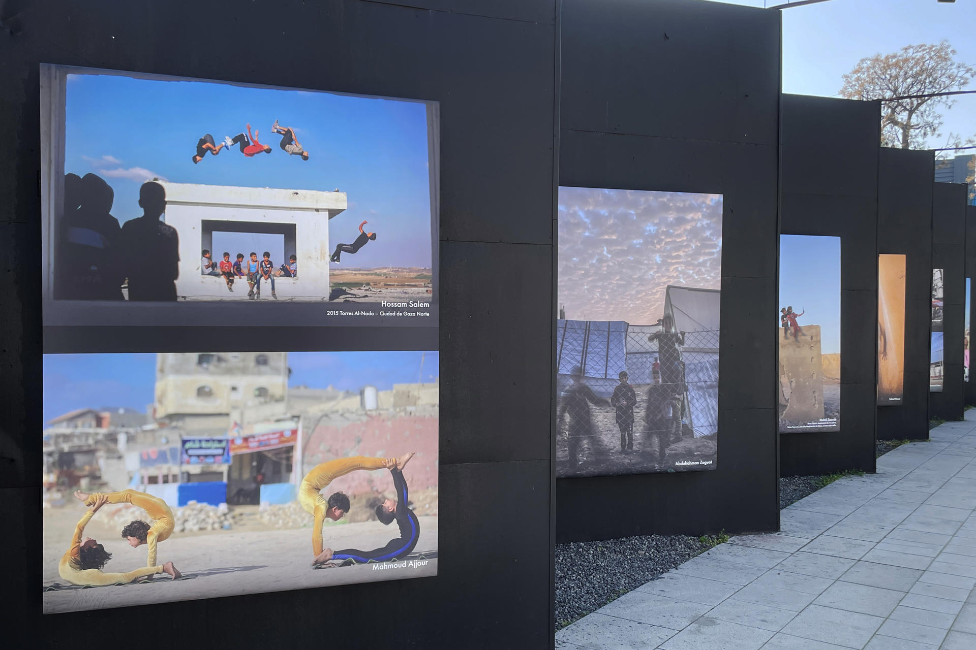 Fotografía que muestra la exposición ‘De un cielo a otro semejante’ este jueves, en el Museo de la Memoria y los Derechos Humanos de Chile (MMDH), en Santiago (Chile). EFE/ Raúl Gómez
