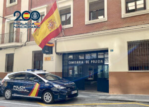La Policía Nacional ha detenido en Madrid a dos hombres de 28 y 41 años como supuestos autores de un robo con fuerza en un vehículo de una empresa de envío de paquetería en Alicante del que sustrajeron 29 paquetes, algunos de los cuales contenían joyas. EFE/ Policía Nacional 
// SOLO USO EDITORIAL/SOLO DISPONIBLE PARA ILUSTRAR LA NOTICIA QUE ACOMPAÑA (CRÉDITO OBLIGATORIO)