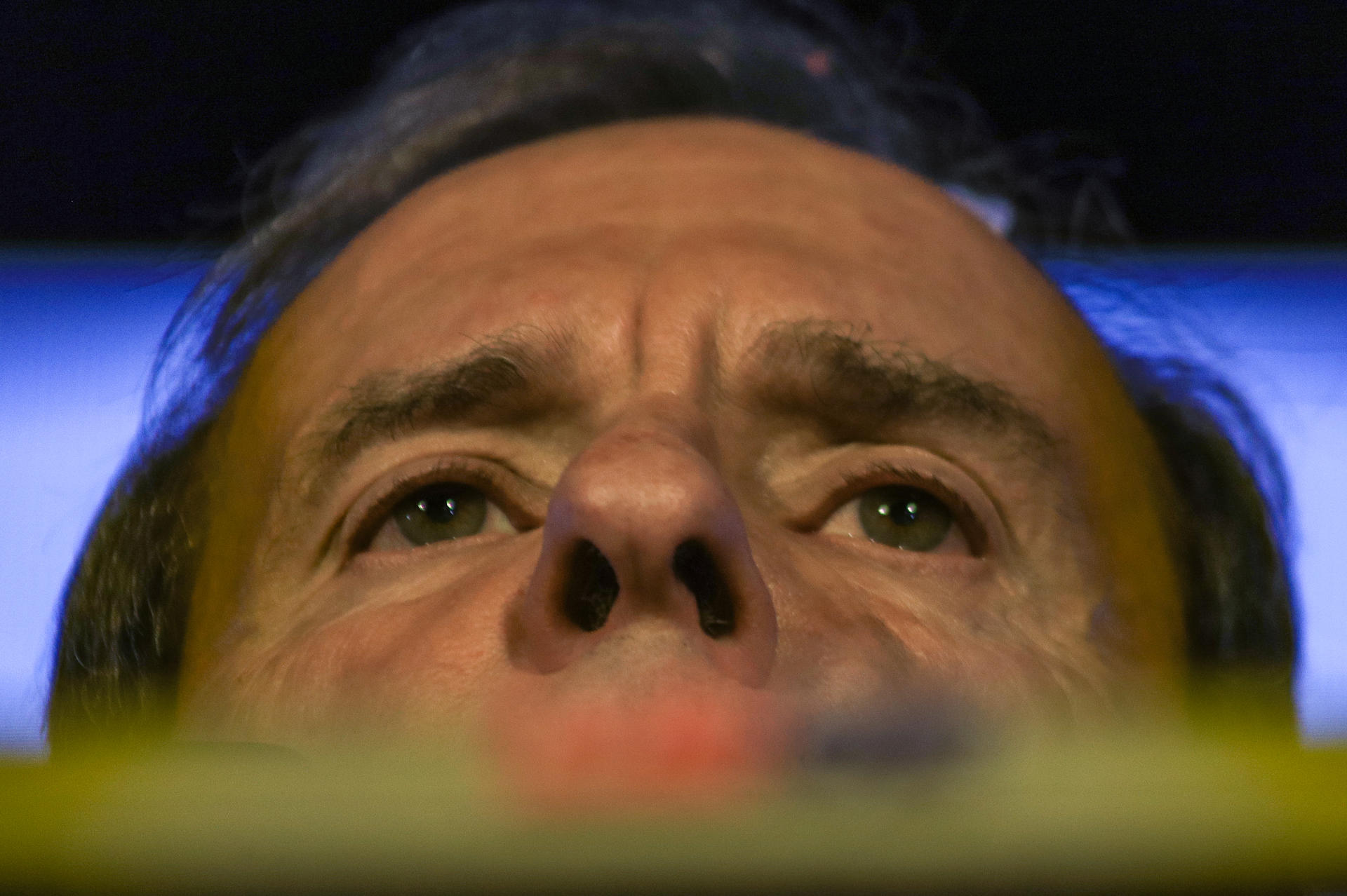 El expresidente y candidato a la Presidencia de Bolivia por la Alianza Libre, Jorge 'Tuto' Quiroga, al dirigirse a sus copartidarios, este domingo, 17 de agosto, tras avanzar a la segunda vuelta de las elecciones generales, en La Paz (Bolivia). EFE/Gabriel Márquez