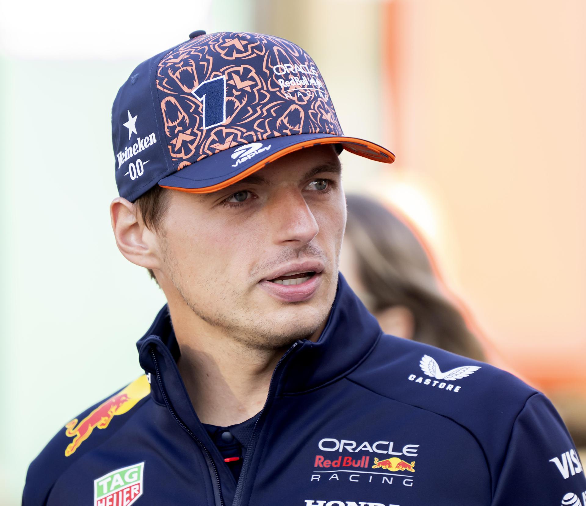 Zandvoort (Países Bajos), 29/08/2025.- El piloto neerlandés de Red Bull Racing Max Verstappen, cuádruple campeón mundial de Fórmula Uno y tres veces ganador en esta pista, este viernes durante el primer libre para el Gran Premio de Países Bajos, en Zandvoort. EFE/EPA/SANDER KONING
