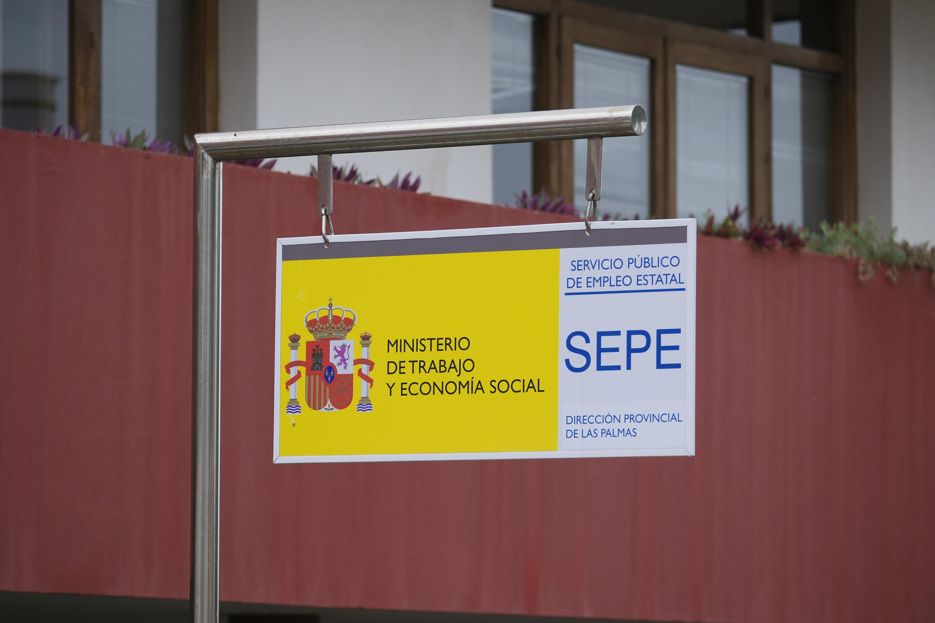 Imagen de archivo de una oficina de empleo en Las Palmas de Gran Canaria. EFE/Ángel Medina G.