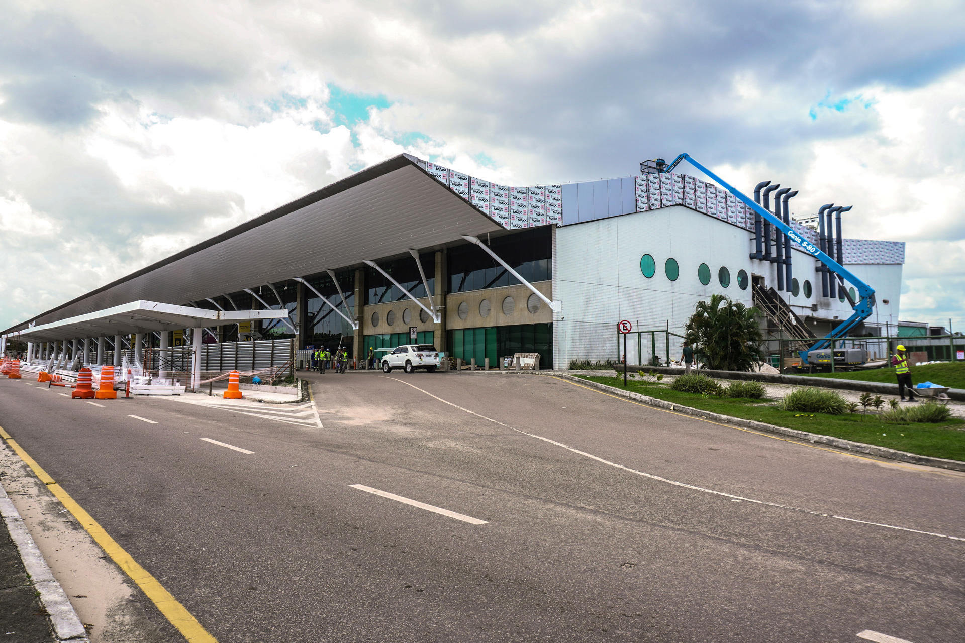 Fotografía del 02 de agosto de 2025 que muestra la fachada del aeropuerto Internacional de Belém (Brasil). EFE/ Marx Vasconcelos
