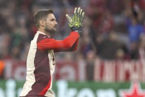 Fotografía de Anna Szilagyi, en la que puede verse en una imagen de archivo del 16 de septiembre de 2024 al portero del Bayern Múnich Sven Ulreich durante un partido. EFE