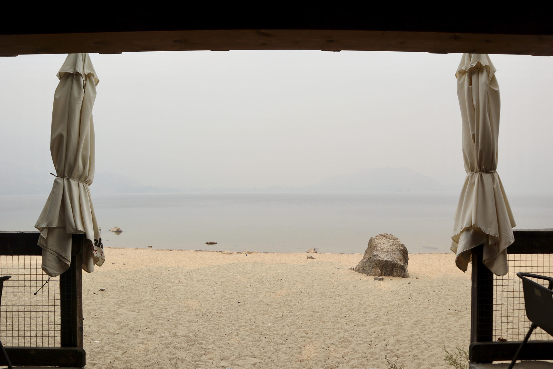La docena de localidades del entorno del Lago de Sanabria, en la provincia de Zamora, se preparan para una posible evacuación por el incendio de Porto, que afectará a unos ocho mil vecinos de la zona. EFE/Mariam A. Montesinos