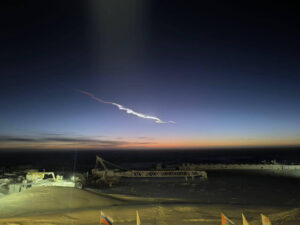 Los científicos rusos del Instituto de Investigaciones Científicas del Ártico y la Antártida (AANII, por sus siglas en ruso) observaron hoy la caída de un meteorito brillante que sobrevoló la estación polar rusa 'Vostok' en la región central de la Antártida. EFE/ Instituto de Investigaciones Científicos del Ártico y la Antártida/SÓLO USO EDITORIAL/SÓLO DISPONIBLE PARA ILUSTRAR LA NOTICIA QUE ACOMPAÑA (CRÉDITO OBLIGATORIO)