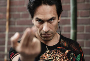 El actor mexicano Horacio García Rojas quien da voz al protagonista de la película animada Batman Azteca: Choque de Imperios, posa al termino de una entrevista con EFE, el pasado jueves en Ciudad de México (México). EFE/José Méndez