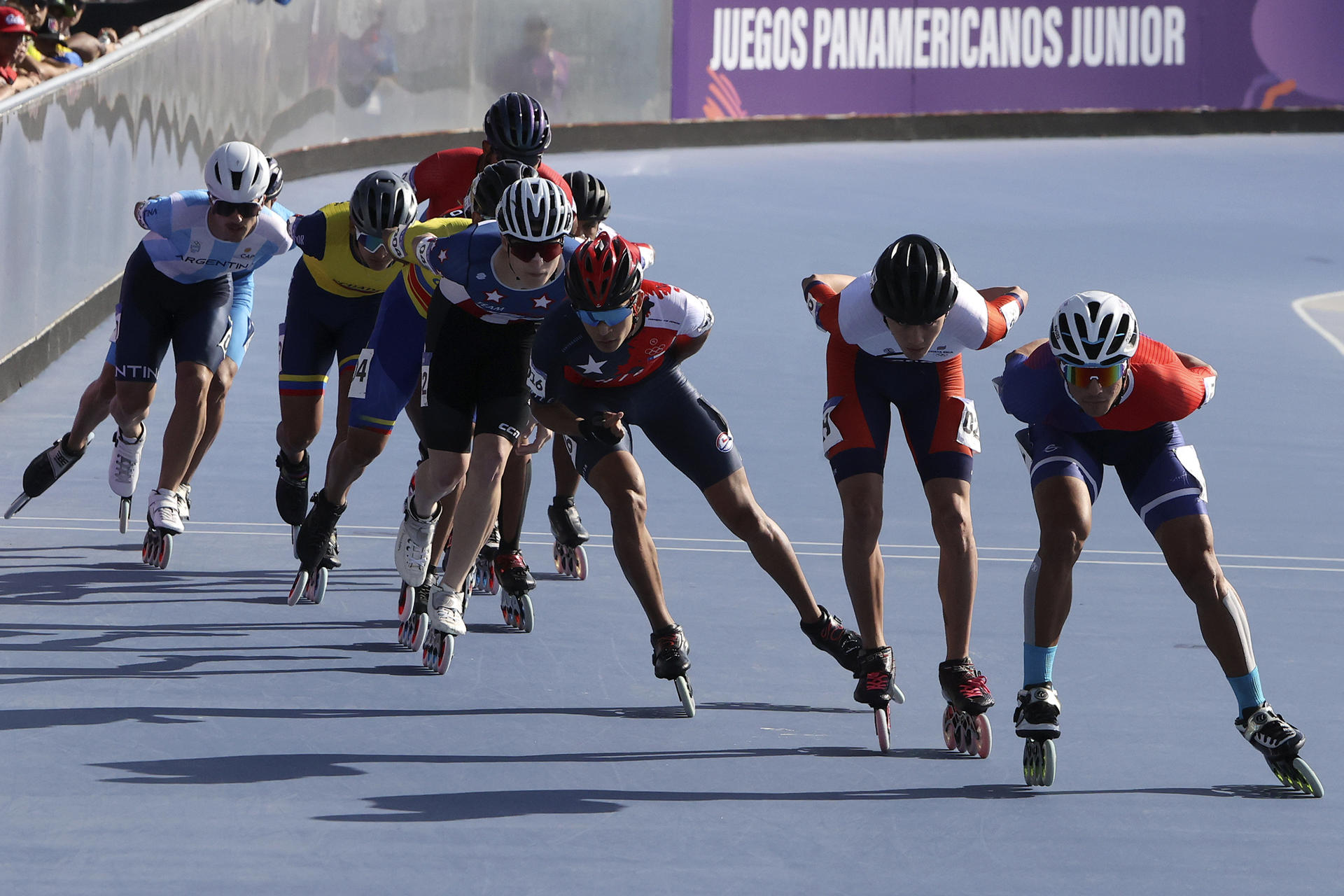 Aspecto de la competencia de la prueba de patinaje de los 5.000 metros por puntos individual masculino, en los Juegos Panamericanos Junior ASU2025. EFE/Rodrigo Sepúlveda
