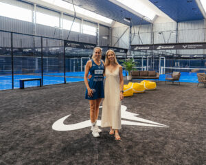 La número 1 del ranking mundial de pádel, la menorquina Gemma Triay, ha inaugurado este lunes las nuevas pistas de pádel 'indoor' que ha construido la Rafa Nadal Academy, acompañada de la subdirectora del centro, Maribel Nadal. EFE/Rafa Nadal Academy