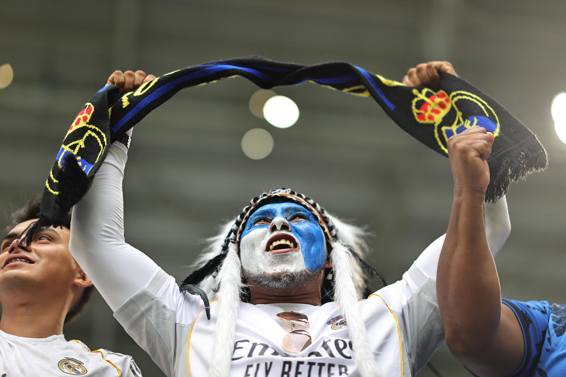 Un aficionado del Real Madrid anima, en un partido del Mundial de Clubes entre Real Madrid y Juventus en el estadio Hard Rock de Miami (Estados Unidos). Foto de archivo de: Juan Ignacio Roncoroni/EFE
