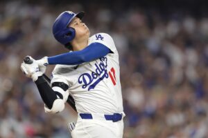 Shohei Ohtani de Los Angeles Dodgers durante un juego de la MLB. EFE/EPA/ALLISON DINNER