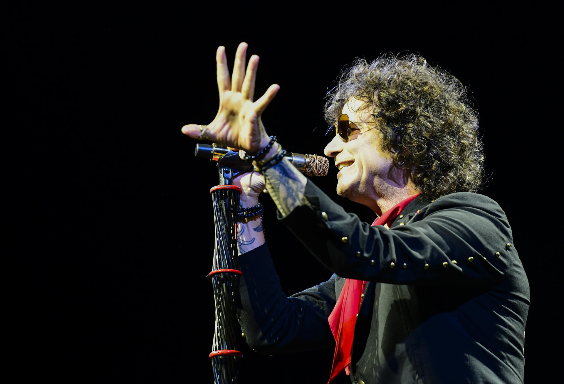 Fotografía de archivo del artista Enrique Bunbury, en el Wizink Center de Madrid. EFE/Víctor Lerena
