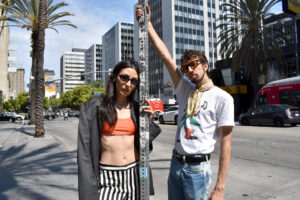 Fotografía del 17 de julio de 2025 de la cantante argentina Daniela Spalla y el cantante colombiano Esteman, posando durante una entrevista con EFE, en la ciudad de Los Ángeles (Estados Unidos). EFE/ Mónica Rubalcava
