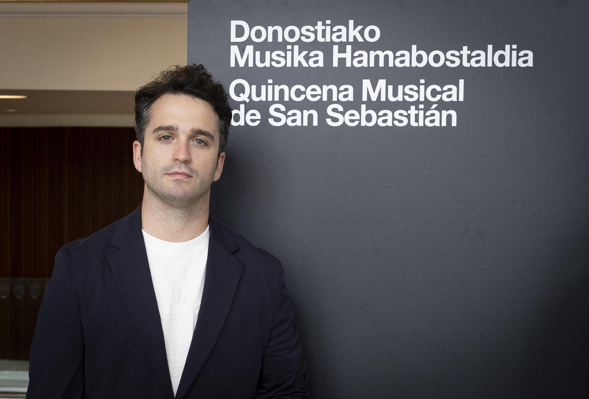 El tenor donostiarra Xabier Anduaga ha presentado este martes el concierto que ofrecerá en la 86 Quincena Musical de San Sebastián EFE/Javier Etxezarreta