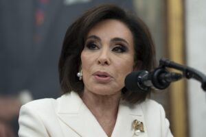 Foto de archivo de la fiscal federal para Washington D.C. Jeanine Pirro. EFE/Chris Kleponis - Pool via CNP / POOL