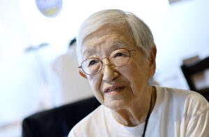 Fumiko Morita durante una entrevista en Tokio, Japón, el 25 de junio de 2025 (publicada el 1 de agosto de 2025). Fumiko Morita, una 'hibakusha', el término japonés para un superviviente de la bomba atómica, tenía 16 años cuando presenció la devastación de la bomba atómica lanzada sobre Nagasaki. Después de guardar su experiencia personal para sí misma durante décadas, se volvió activa en las redes sociales en los últimos años, concienciando sobre el peligro de las armas nucleares. EFE/EPA/FRANCK ROBICHON
