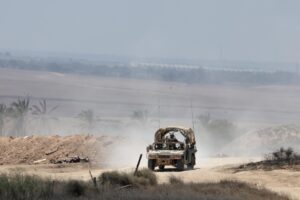 Fotografía de archivo de un vehículo del Ejército de Israel. EFE/EPA/ABIR SULTAN