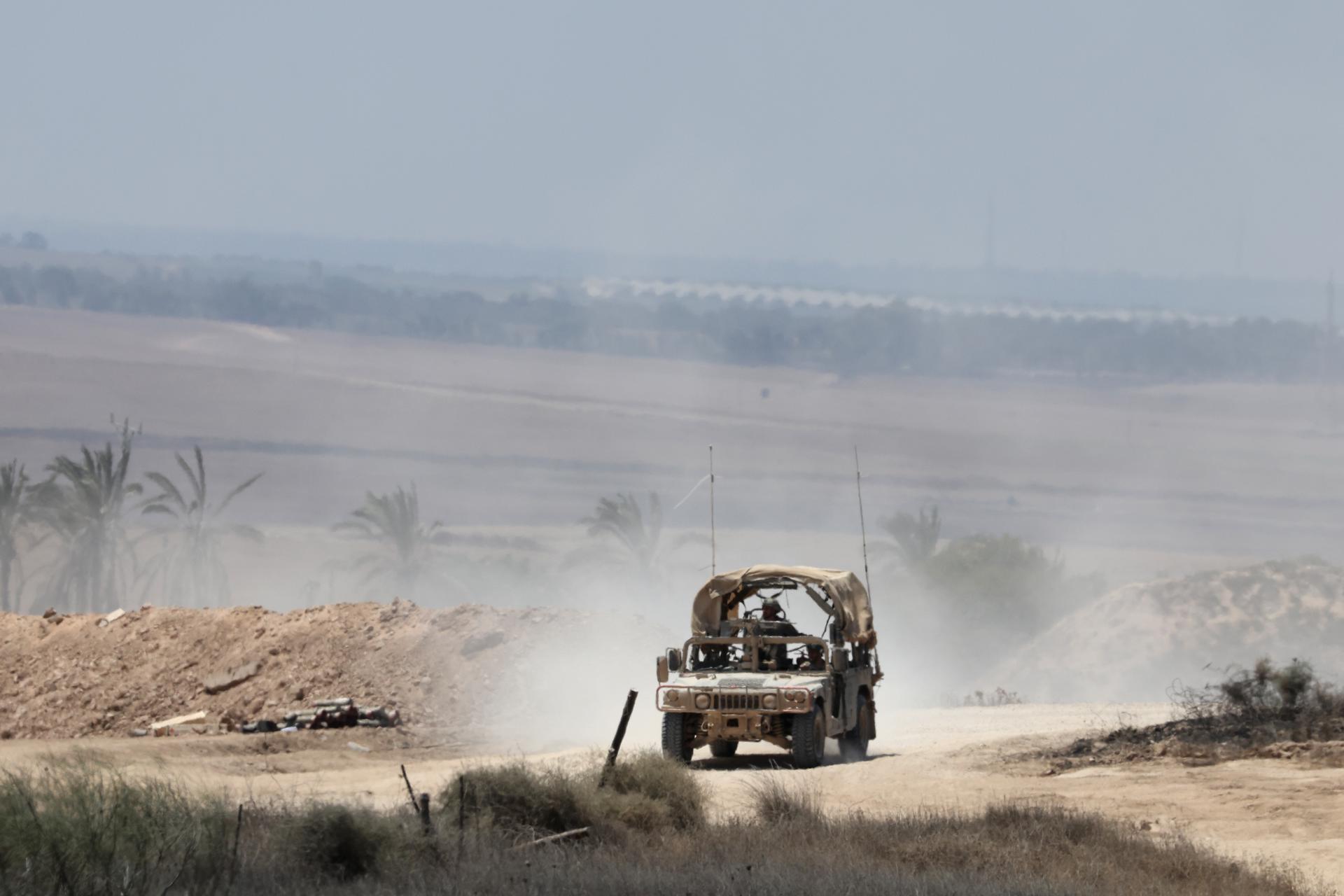 Fotografía de archivo de un vehículo del Ejército de Israel. EFE/EPA/ABIR SULTAN