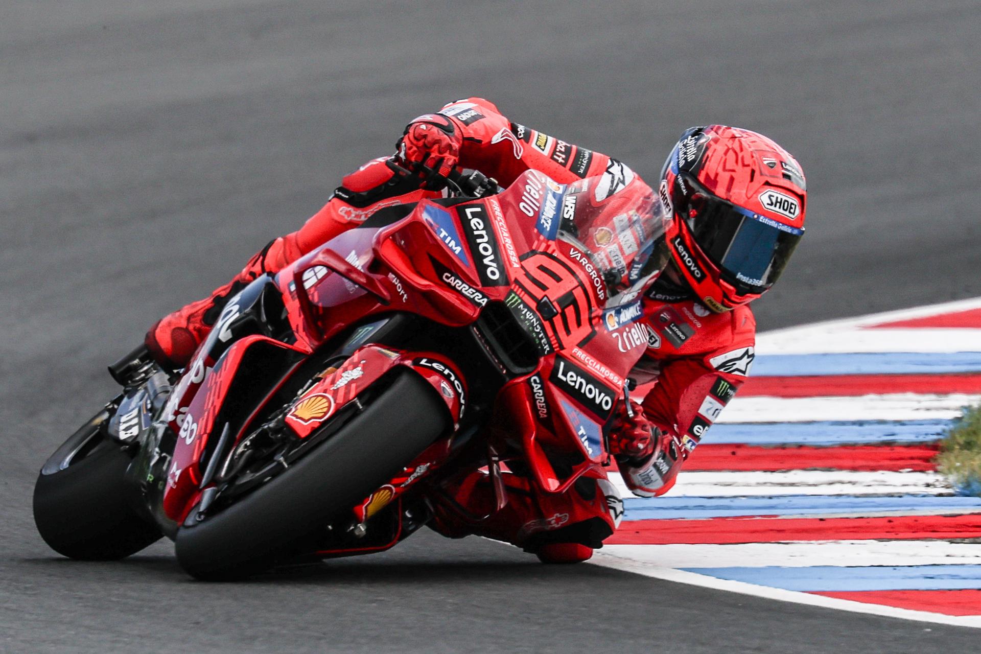 Fotografía de Filip Singer, en la que puede verse en una imagen de archivo del 19 de julio pasado al piloto español Marc Márquez. EFE