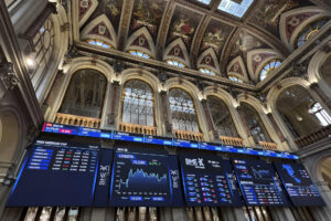 La Bolsa española cierra este miércoles con pérdidas del 0,08 % y de los 15.300 puntos, para situarse en los 15.292 enteros. EFE/Altea Tejido Sánchez