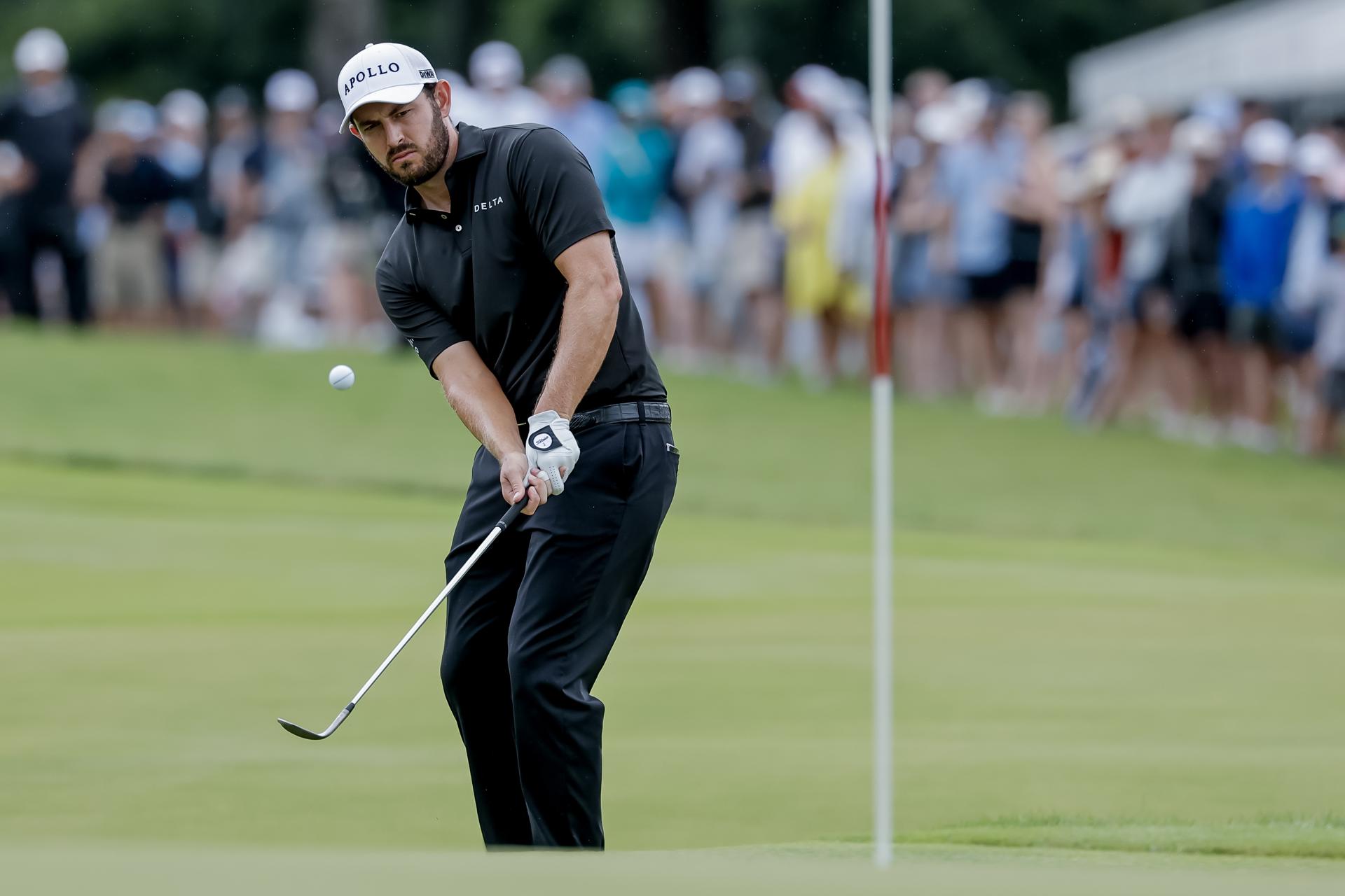 Patrick Cantlay de EE. UU. en el quinto hoyo durante la tercera ronda del torneo de golf Tour Championship 2025. EFE/EPA/ERIK S. LESSER