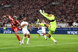 El jugador Luis Diaz, del Bayern Munich, logra el 0-2 durante la Supercopa Franz Beckenbauer que han jugado VfB Stuttgart y Bayern Munich, en Stuttgart, Alemania. EFE/EPA/ANNA SZILAGYI