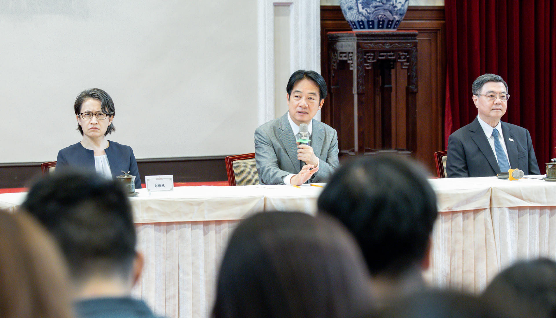 El presidente de Taiwán, William Lai (c), durante una rueda de prensa este viernes 1 de agosto en Taipéi, tras la decisión de EE. UU. de imponer aranceles del 20 % a los productos taiwaneses. EFE/ Oficina Presidencial de Taiwán / Wang Yu Ching // SOLO USO EDITORIAL/SOLO DISPONIBLE PARA ILUSTRAR LA NOTICIA QUE ACOMPAÑA (CRÉDITO OBLIGATORIO)