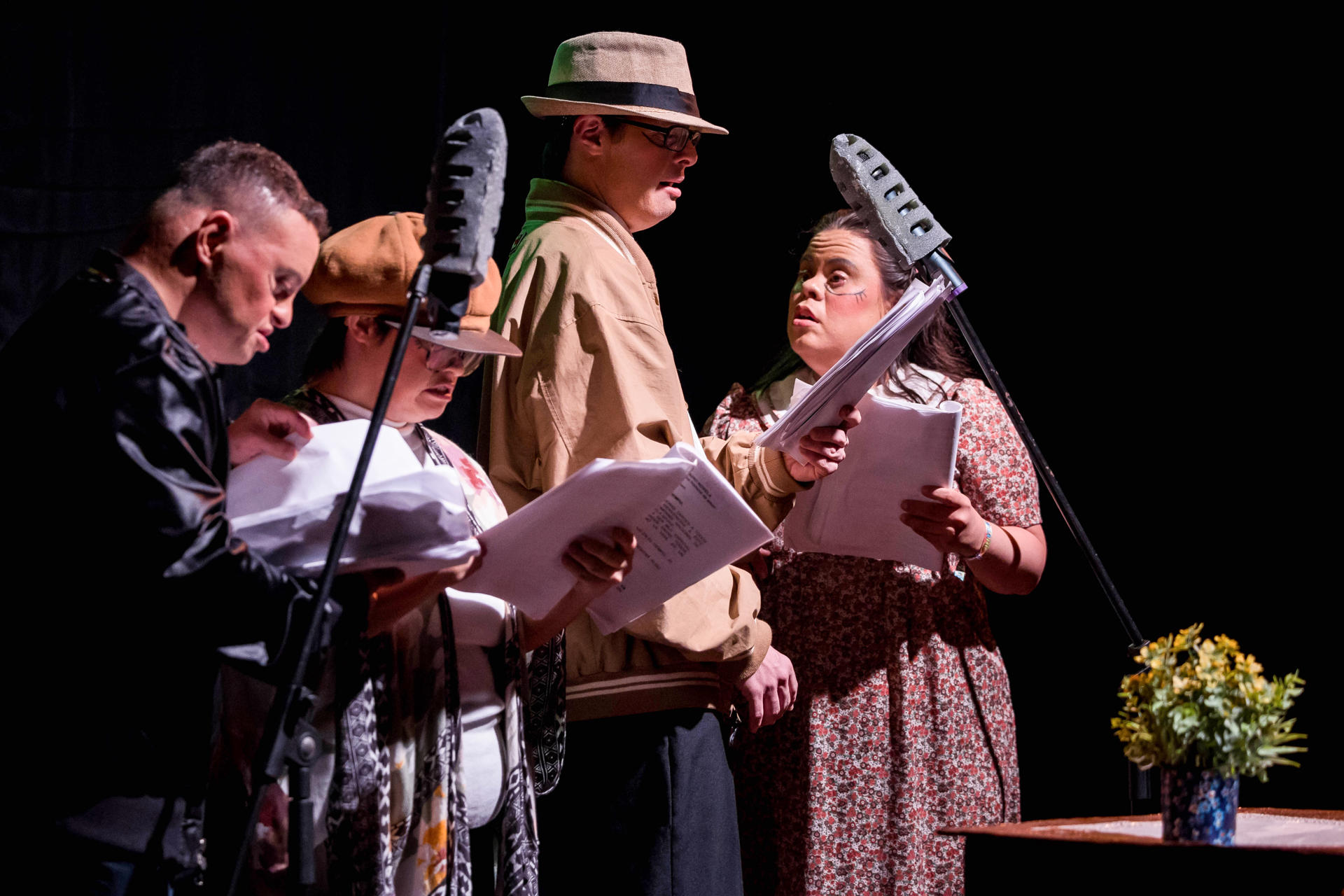 Actores participan en una obra de teatro este jueves, en Caracas (Venezuela). EFE/ Miguel Gutiérrez
