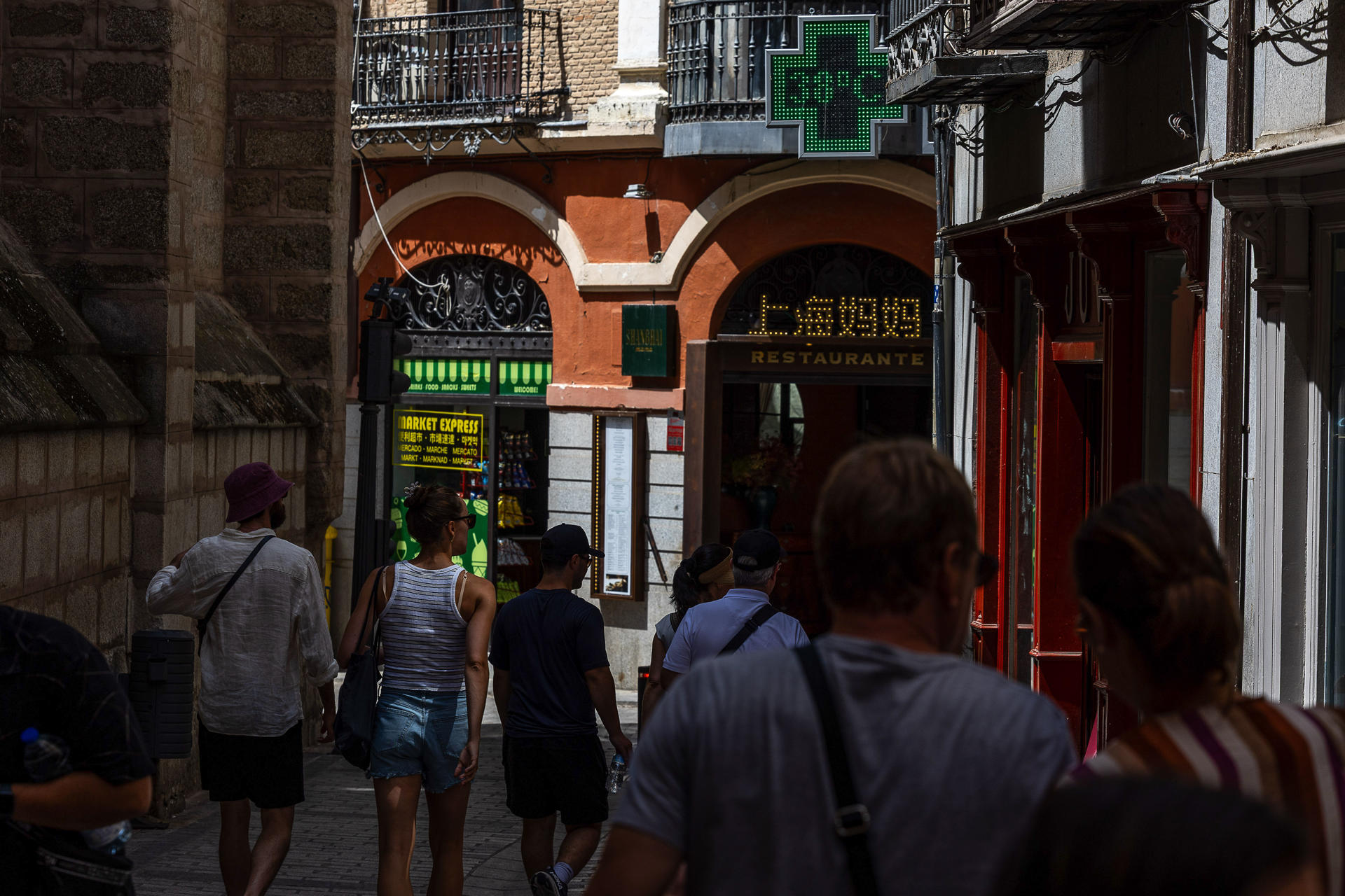 Un termómetro exterior marca este viernes 38 grados en Toledo.EFE/Ismael Herrero

