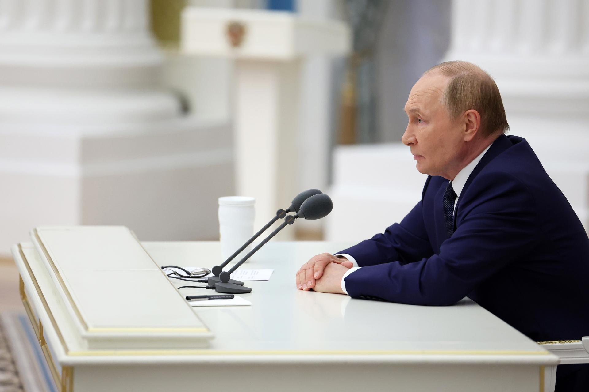 - El presidente ruso, Vladimir Putin, mantiene una reunión con miembros de la alta dirección de Rusia, así como representantes del gobierno y la administración presidencial, en preparación para la próxima cumbre Rusia-EE.UU. en Alaska, en el Kremlin en Moscú, Rusia, 14 de agosto de 2025. (Rusia, Moscú) EFE/EPA/VYACHESLAV PROKOFYEV / SPUTNIK / KREMLIN POOL MANDATORY CREDIT