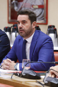 El diputado socialista Antidio Fagúndez interviene en la reunión de la Diputación Permanente del Congreso que este martes debate varios requerimientos del PP, que pide la comparecencia extraordinaria de varios ministros, así como del presidente del Gobierno, Pedro Sánchez. EFE/J.P. Gandul