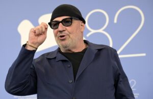 VENICE (Italy), 30/08/2025.- Italian director Gianfranco Rosi poses at a photocall for 'Sotto le nuvole' at the 82nd annual Venice International Film Festival, in Venice, Italy, 30 August 2025. The film festival runs from 27 August to 06 September 2025. (Cine, Cine, Italia, Venecia) EFE/EPA/RICCARDO ANTIMIANI